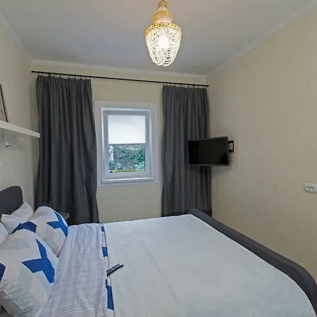 Apartment Marta's Cozy Apartment-комфортабельные Near Airport 