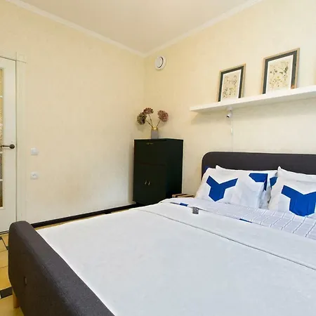 Apartment Marta's Cozy Apartment-комфортабельные Near Airport 